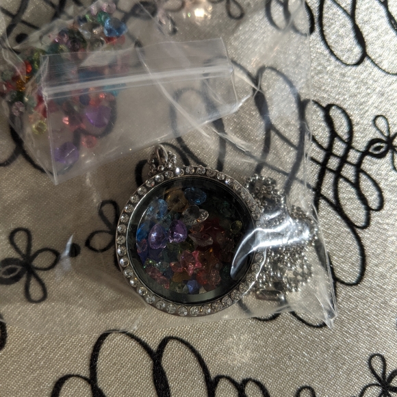 Floating Necklace / Origami - Picture 4 of 10